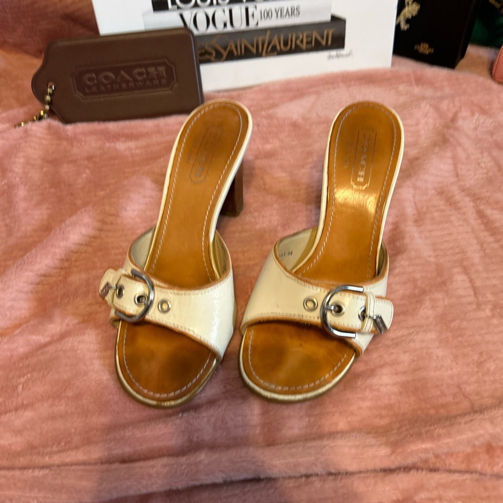 Coach Women's vintage Daryn heels